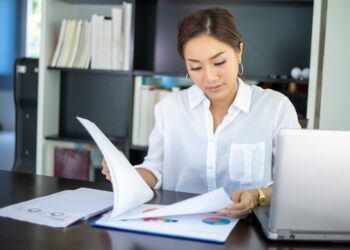 Do Dropped Charges Show Up on a Background Check?