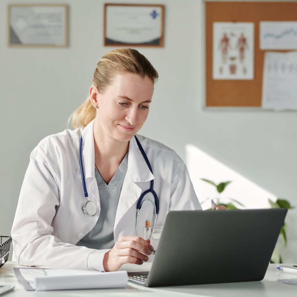 Sapphire’s Background Checks for Medical Professionals (Doctors, Nurses, etc.)