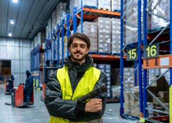 Best Background Checks for Logistics and Freight Companies