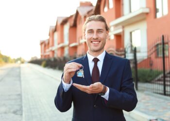 Do Real Estate Agents Get Background Checks?